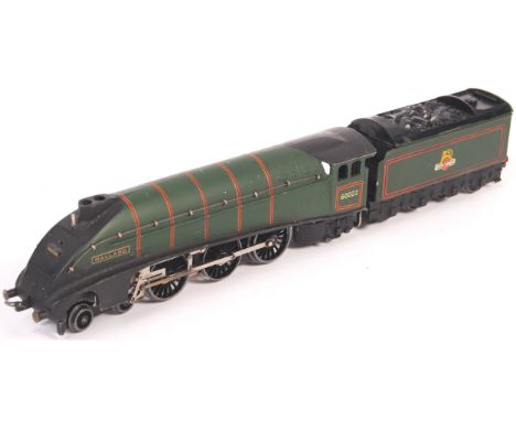 An original vintage Hornby Dublo 00 gauge railway trainset locomotive 60022 ' Mallard '. BR Green, with tender. 3 rail, with 