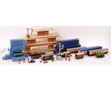 An interesting collection of vintage Hornby Dublo 00 gauge model railway trainset items - to include; several boxed coaches -