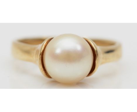 A 9ct gold cultured pearl dress ring, M-N, 3.6gm. 