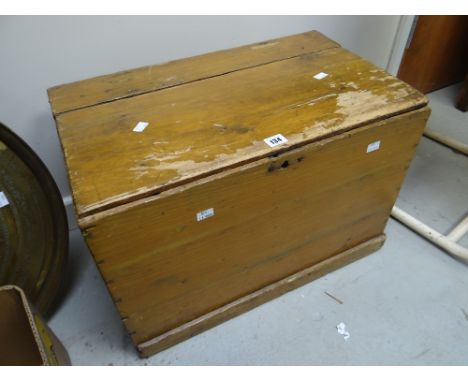 A vintage primitive pine box Condition reports are provided on request by email only for this type of auction, otherwise purc