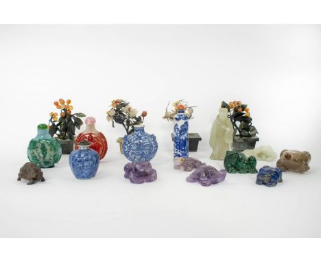 COLLECTION OF CHINESE SNUFF BOTTLES AND FIGURES, including red and green overlay glass, a rockcrystal toad, three blue and wh