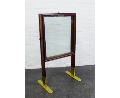 Large mahogany and brass fire screen with glazed panel, 108 x 66cm