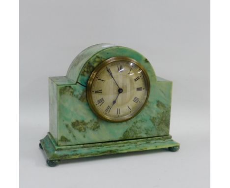 Art Deco green marbled Bakelite mantle clock, the silvered dial with Arabic numerals, on four bun feet, 17 x 21cm 