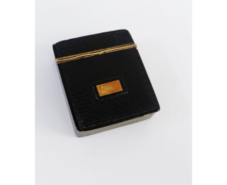Early 19th century gold mounted tortoiseshell box with engine turned decoration to the hinged lid, 5.5 x 6.5cm 