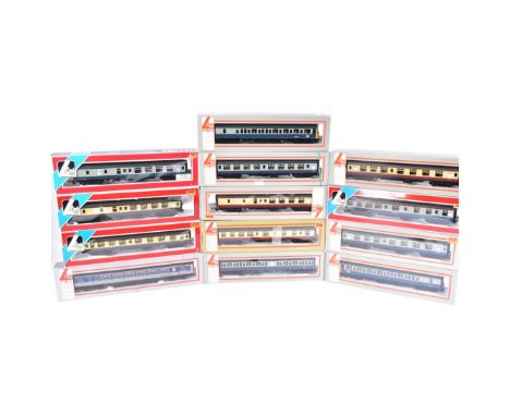 Model Railway - a collection of x13 assorted Lima made OO gauge model railway trainset locomotive rolling stock coaches / car