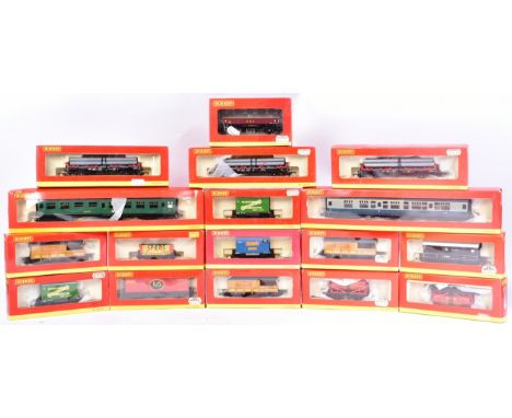 Model Railway - a collection of x17 Hornby OO gauge model railway trainset locomotive rolling stock / coaches &amp; carriages