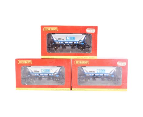 Model Railway - x3 original Hornby OO gauge model railway trainset locomotive rolling stock wagons No. R6214 2 Axle China Cla