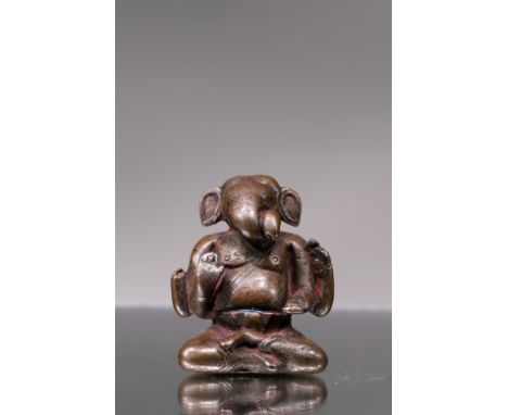 BronzeIndia , 16th centuryDimensions: Height 4,8 cm by 4 cmWeight: 112,9 gramsSeated Ganesha in cross-legged position with fo