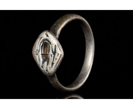 Viking inspired, Ca. 1200-1400 AD.A solid silver ring with an oval band and an applied diamond-shaped bezel decorated with an