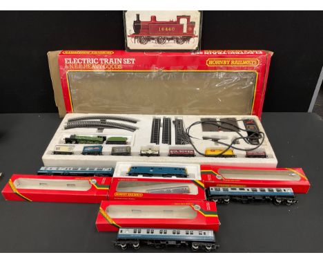 Hornby - Hornby electric train set LNER Heavy goods, 00 gauge inner-city buffet car, inner-city sleeping car, inner-city brak