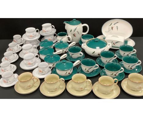 Denby - A Denby ‘Green wheat’ pattern tea service for six including; a tea pot, sugar bowl, milk jug, one lidded tureen, six 