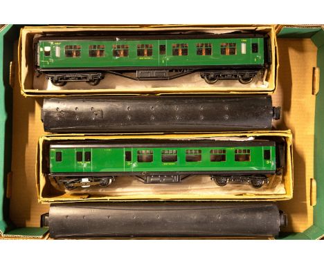 A scarce EXLEY O Gauge Southern electric 4-Car EMU. A 3-rail unit with a powered driving car 11158 (3072), with 2 intermediat