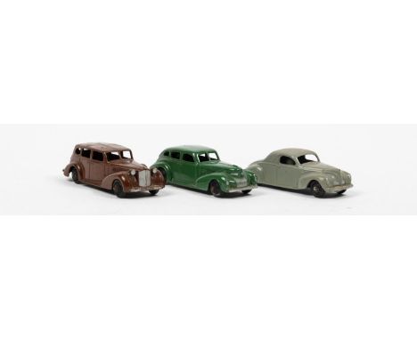 3 Dinky Toys 39 Series American cars. Chrysler Royal Sedan in dark green. Packard Super 8 Tourer in brown, Plus a Lincoln Zep