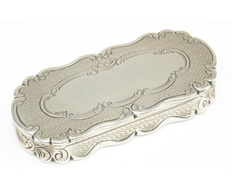 Victorian Rococo style rounded rectangular snuff box with central chased cartouche and engraved acanthus leaf surround, by Fr