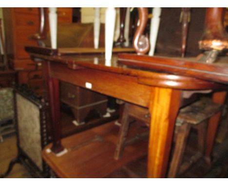 1920's Mahogany draw-leaf extending dining table on square tapering supports