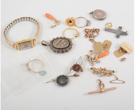 A collection of gold and silver jewellery, a pair of 9 carat gold engine turned chain cufflinks, hallmarked Chester, approxim