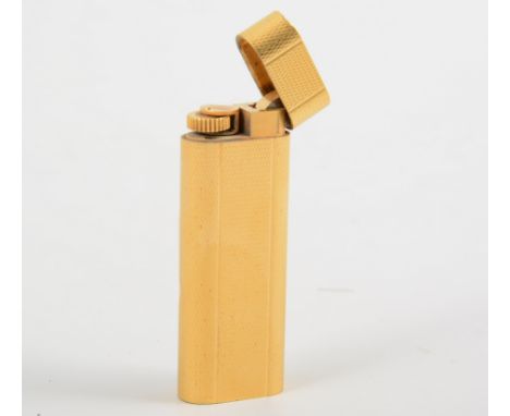 Must de Cartier lighter, gold-plated finish in the barley engine turned design, number on base 68483, with instruction bookle