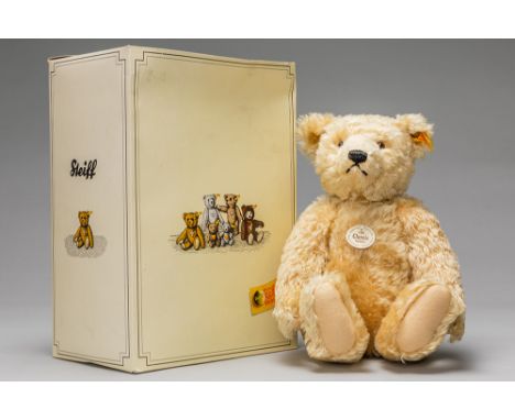 Steiff marked "1920 classy teddy bear" with its boxSTEIFF "1920 classy " teddybeer in originele doos  -  hoogte : 27 cm gemer