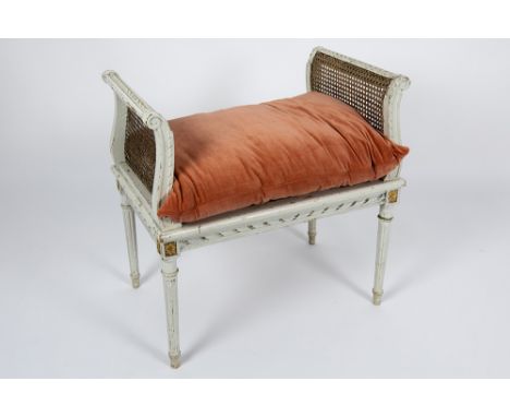 antique neoclassical window bench in painted and sculpted woodAntiek neoclassicistisch vensterbankje in beschilderd en gescul