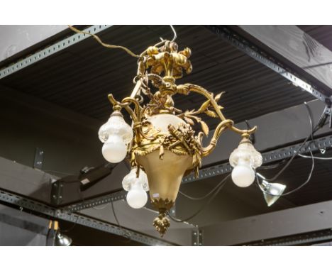 nice antique neoclassical chandelier in gilded bronze and glassMooie antieke neoclassicistische luster in gedoreerde brons en