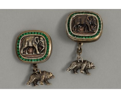 pair of cuff-links in silver - with a (fake ?) reference to FabergéPaar manchetteknopen in massief zilver telkens met een oli