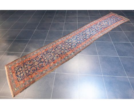antique Persian (Meshkin ?) runnerAntieke Perzische loper (Meshkin ?) met een doorlopende Herati- tekening  -  515 x 91 cm 