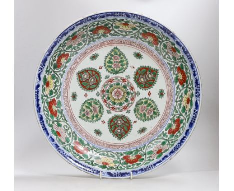 A Chinese famille verte charger, Kangxi period 38cm diameter
