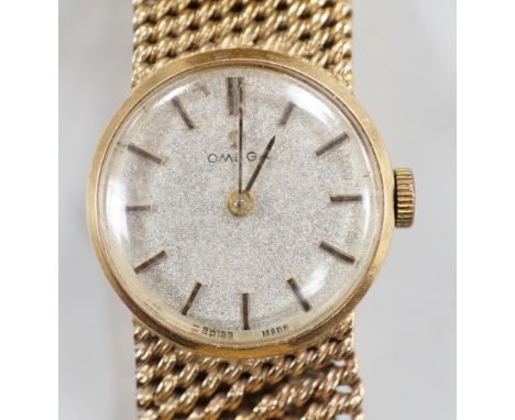 A lady's modern 9ct gold Omega manual wind wrist watch, on a 9ct gold Omega bracelet, case diameter 20mm, gross weight 29.9 g
