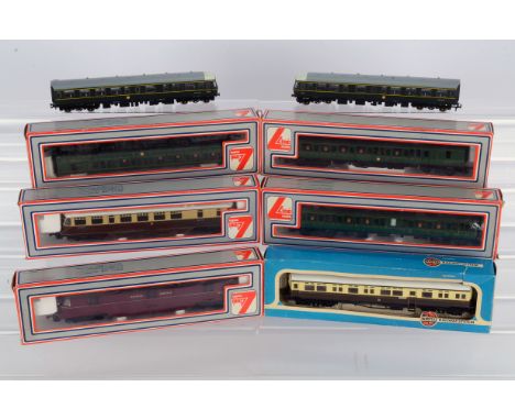 OO Gauge Rail Cars and Multiple Units, boxed Rail Cars by Lima 205144 BR maroon Express Parcels, 205132 GWR No 22 and partial