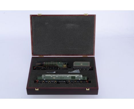 Bachmann OO Gauge Cased OO Gauge Steam Locomotive and Diesel Locomotive Set, in wooden case, Class A1 Sir Walter Scott 60143 