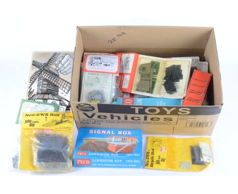 OO Gauge Trackside Accessories and Track, various items, unboxed track Hornby Austria curves, R609 (8), R605 (8), Peco curves