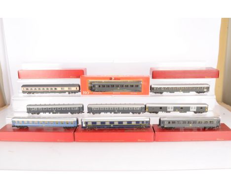 Rivarossi HO Gauge FS grey and other Coaches, grey 2466, 2465 (2), 2530, 2540, 2583 (2), 2562 and 2559 grey/cream, 2595 blue,