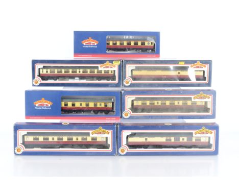 Bachmann OO Gauge BR Crimson and Cream Coaches, a boxed group, Bullied 34-528, Thompson, 34-651 full brake, 34-475, 34-400, 3