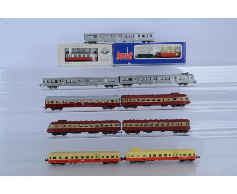 HO Gauge French SNCF and Other Rail Cars and Trains, mainly unboxed, Jouef SNCF two car railcar x3827/xb 8147 in cream/red li
