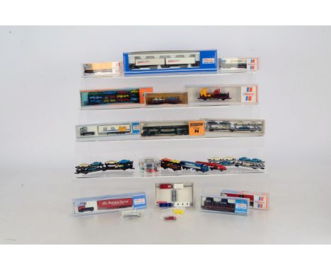 N Gauge Continental Car and Lorry Transportation Freight Stock and Vehicles, cased, car transporters, three storey Roco 2351 