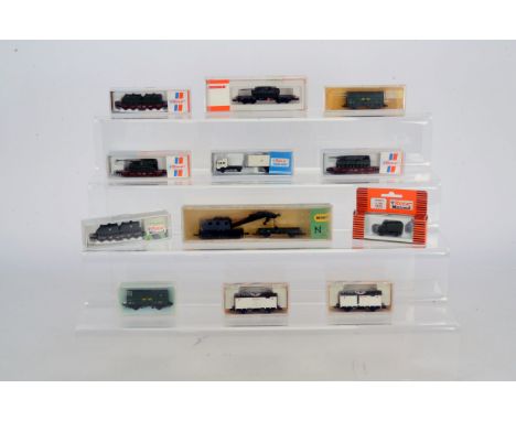 N Gauge Continental Crane and Military Rolling Stock, all cased, Hornby Minitrix 3160 kranwagen (crane), together with milita