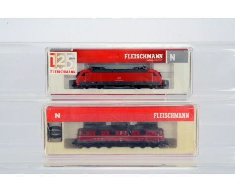 Swiss and German N Gauge Electric Locomotives, two cased Fleischmann examples, 737205 11424, in SBB red livery and 7323 73550