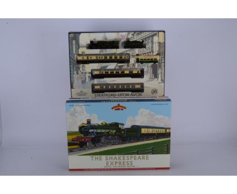 Bachmann OO Gauge Shakespearian Express Steam Train Pack,  boxed, 30-525 Special Collector's Edition, comprises Hall Class Ro