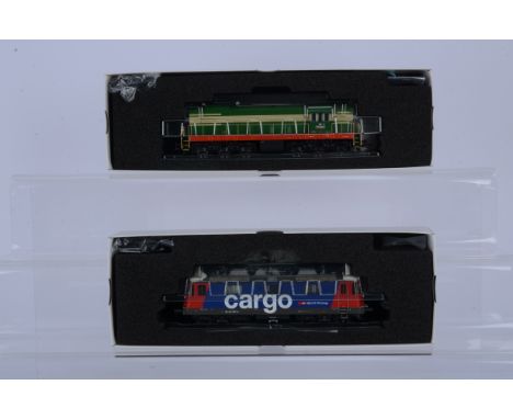 Roco HO Gauge Swiss Electric and Czech Diesel Locomotives, both boxed, 72405 SBB 421 387-2 in red/blue Cargo livery and 72776
