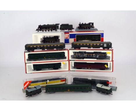 French SNCF HO Gauge Lima and Jouef Steam Locomotives and Coaching Stock, unboxed Lima locomotive with tender 141 R 1097, two