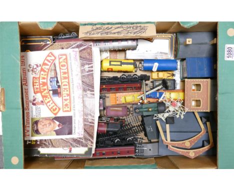 A collection of Hornby 00 gauge &amp; similar model train engines, brochures &amp; accessories 