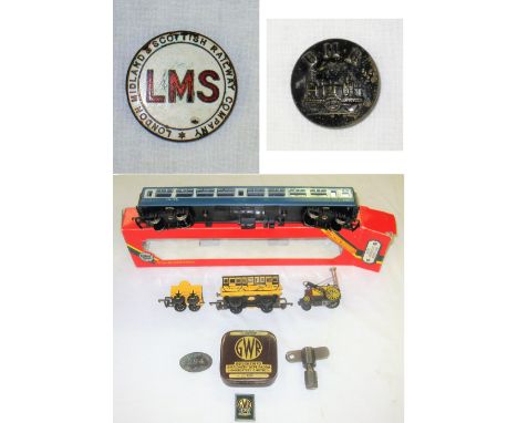 A lot containing miscellaneous items of interest. LMS enamel Badge. GWR Type Writer Tin. GWR Pay check LOCO DEPT 294. Driver'