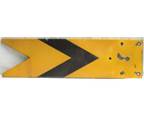 Enamel BRE 3ft Distant Signal Arm. Good original condition. 