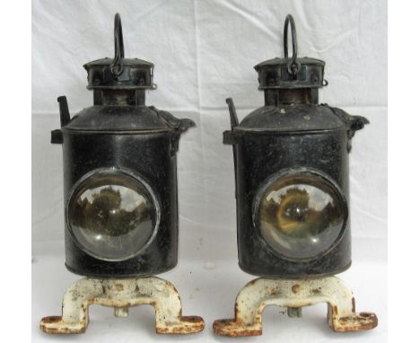 A pair of matching GWR/BR(W) Gate lamps mounted onto original brackets. No interiors.