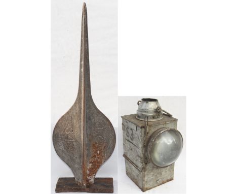 LCDR Signal Finial (Damaged base) together with a SR Signal Lamp interior. 