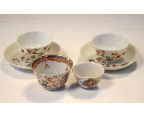 Group of Japanese porcelain tea wares, comprising two Kakiemon tea bowls and saucers and two Imari tea bowls, 11.5cm diameter