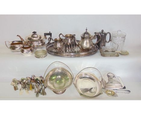 Mixed lot of silver plate to include baskets, flatware, tea wares, etc
