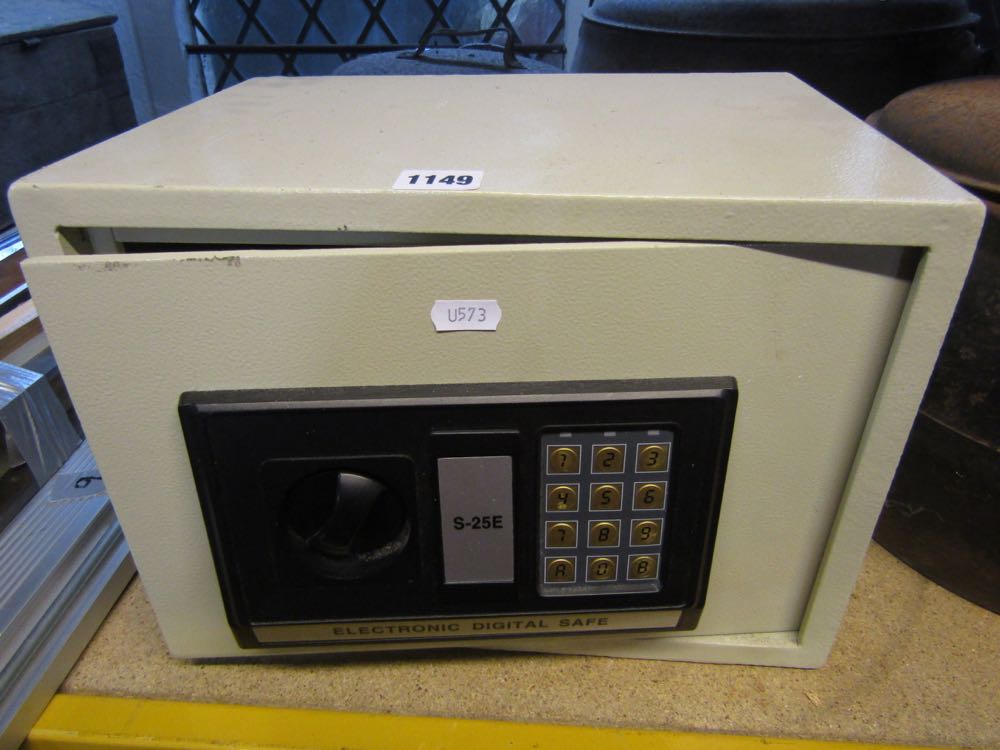 An electronic digital safe S25E