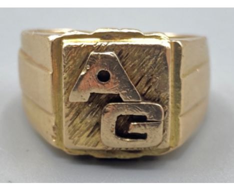 Gents 14K yellow gold signet ring with initials A.G - size V, 18.7g