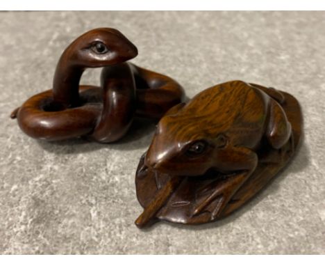 2x Japanese handmade wood carving Netsuke - Snake &amp; Frog on leaf